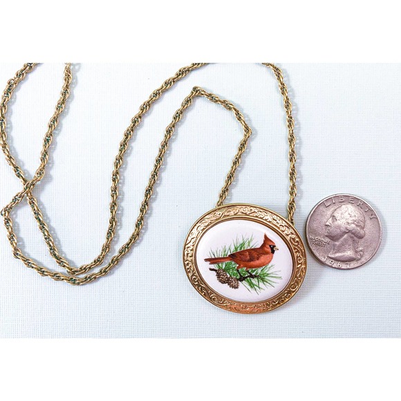 Avon 1982 Birds of Nature Necklace /Pendant - The Cardinal- Genuine Porcelain - Picture 2 of 9